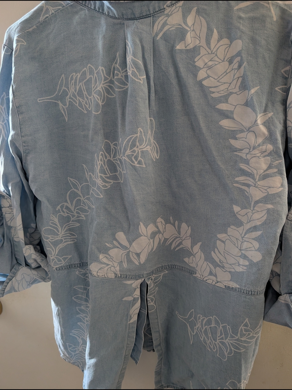 Fighting Eel Lyocell Plumeria Lei Button Down Long Sleeve - Size Small - Picture 2 of 2